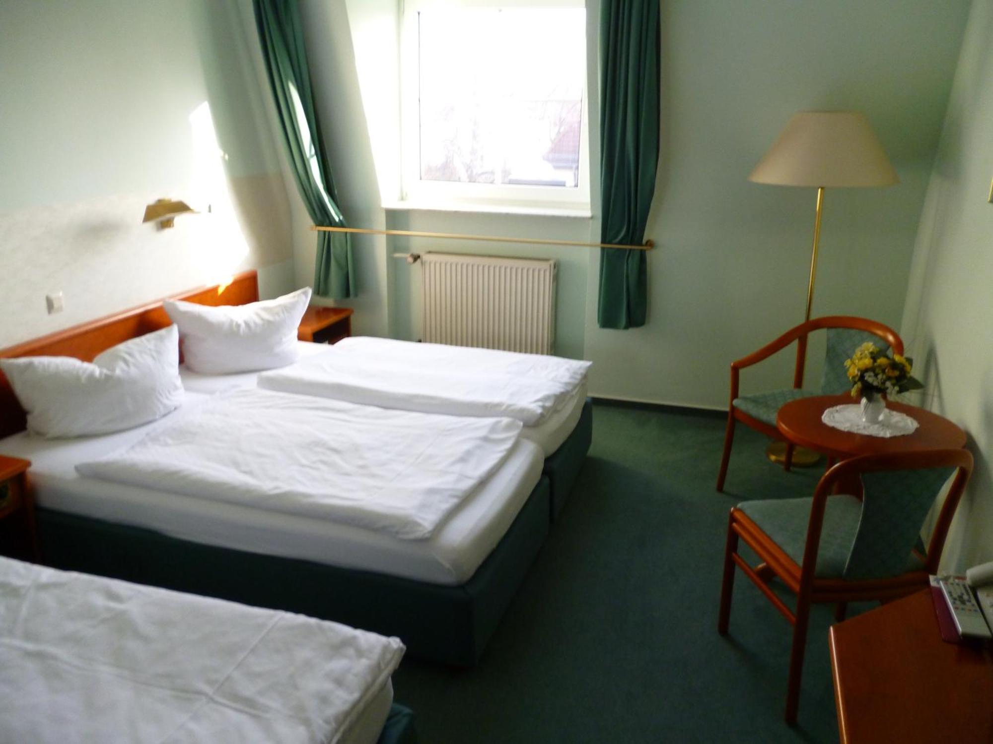Hotel Brandenburg Кёнигс-Вустерхаузен Экстерьер фото